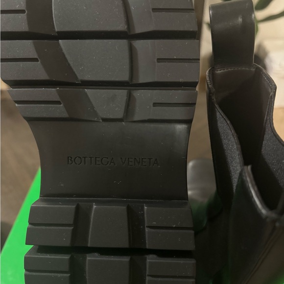 Bottega Veneta Chelsea Tire Boot. Color: Black/Black. Size: 39 - Picture 7 of 8